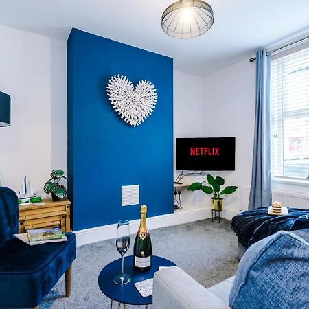 Spacious 2-Bed City-Centre Cottage In Chester By 53 Degrees Property - Ideal For Groups & Couples - Sleeps 6 Buitenkant foto