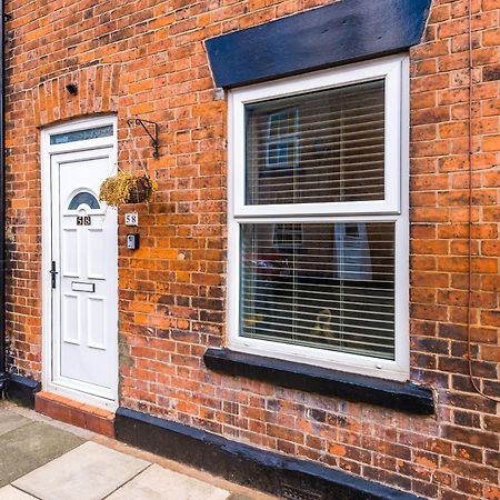 Spacious 2-Bed City-Centre Cottage In Chester By 53 Degrees Property - Ideal For Groups & Couples - Sleeps 6 Buitenkant foto