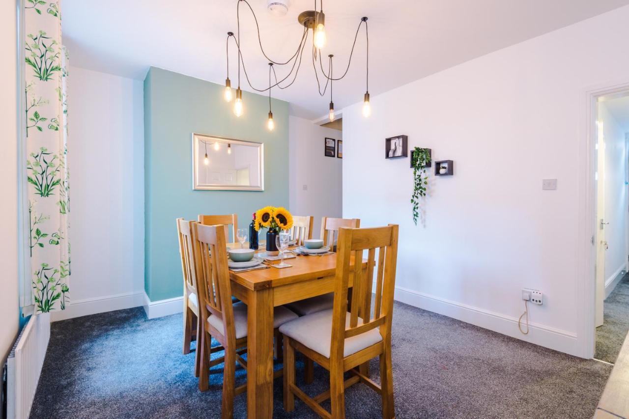 Spacious 2-Bed City-Centre Cottage In Chester By 53 Degrees Property - Ideal For Groups & Couples - Sleeps 6 Buitenkant foto
