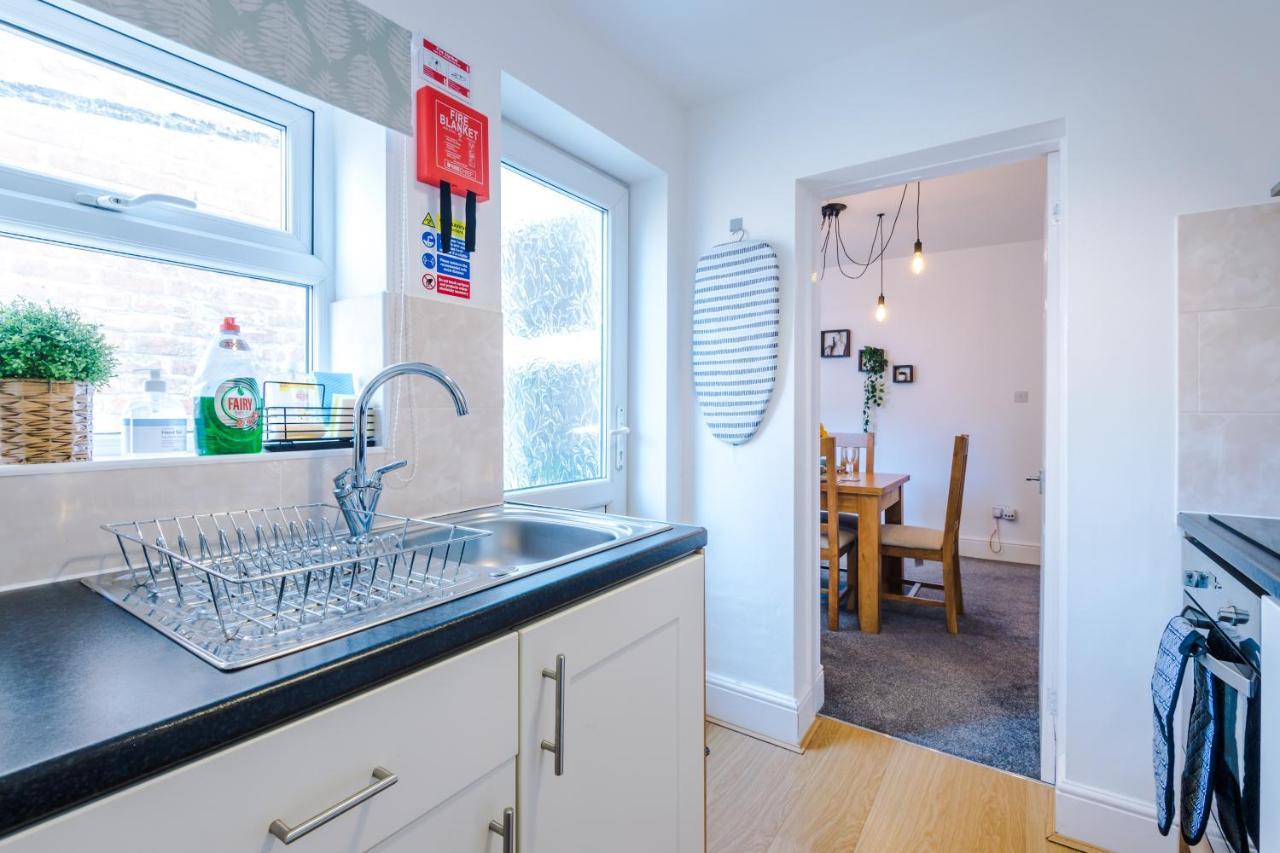 Spacious 2-Bed City-Centre Cottage In Chester By 53 Degrees Property - Ideal For Groups & Couples - Sleeps 6 Buitenkant foto